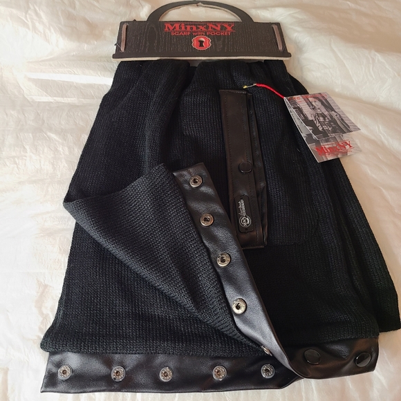 2 Brand new very cozy scarves. MinxNY - Picture 7 of 12